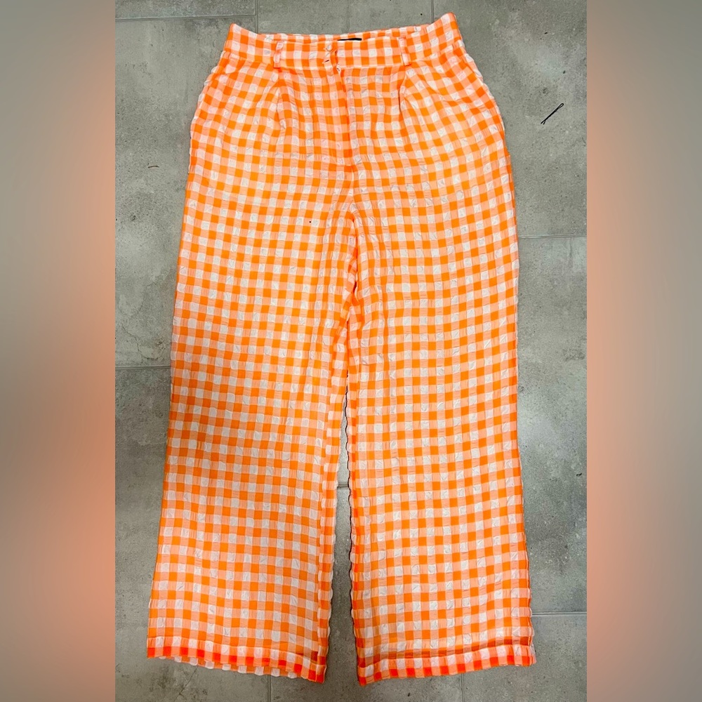 Wide leg, airy and light pants with colorful checkered pattern